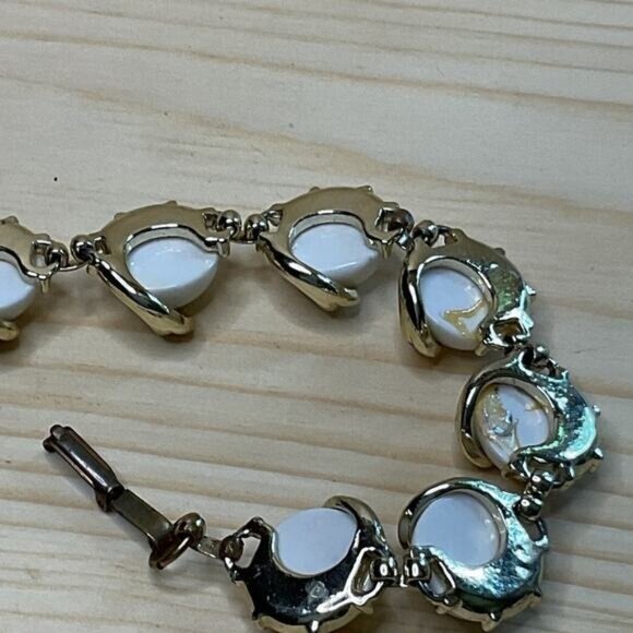 Vintage White Circular Beads Gold Tone Metal Claw Leaves Bracelet - Picture 3 of 4